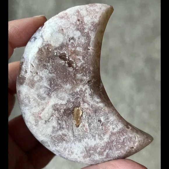 {Giveaway Bonus} Pink Amethyst Moon Carving 🌙 - Picture 3 of 9